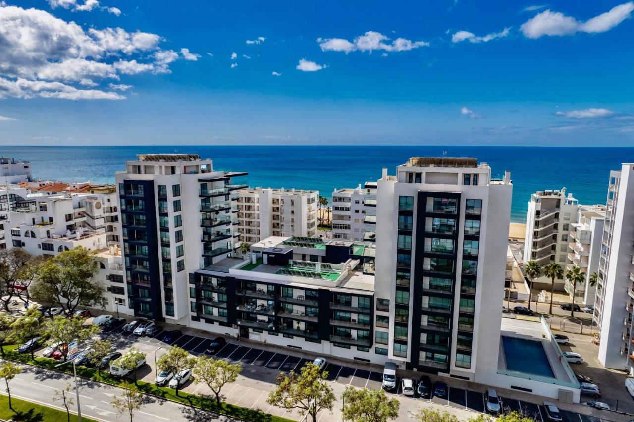 Stylish Modern Beachside Apartment With Pool & Seaview Quarteira Exteriér fotografie